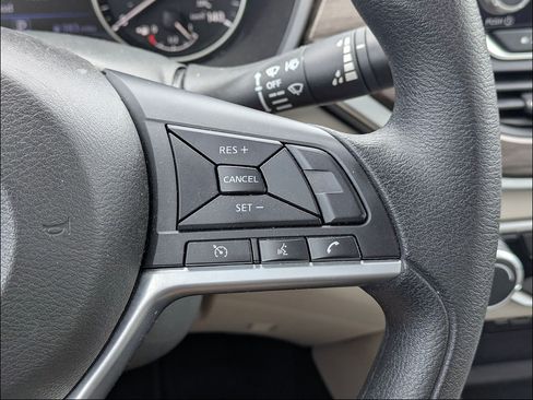 Used 2025 Nissan Altima 2.5 SV FWD image 18