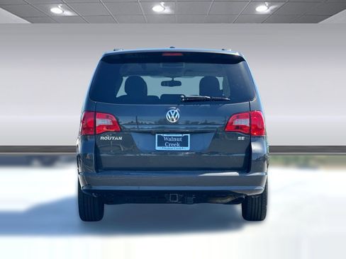 Used 2012 Volkswagen Routan SE FWD image 9