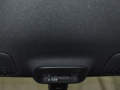 Used 2022 Chevrolet Traverse LS image 20