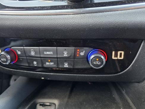 Used 2020 Buick Enclave Essence w/ Sport Touring Edition FWD image 19
