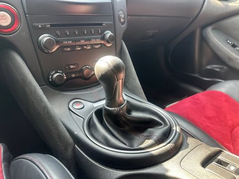 Used 2019 Nissan 370Z NISMO RWD image 17