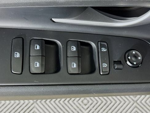 Used 2023 Hyundai Elantra Limited image 18