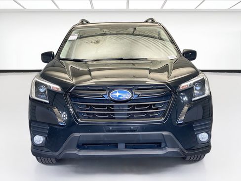 Used 2023 Subaru Forester Premium image 2