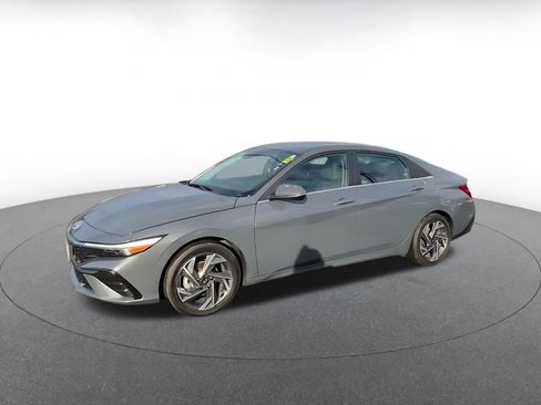 Used 2025 Hyundai Elantra Limited image 8