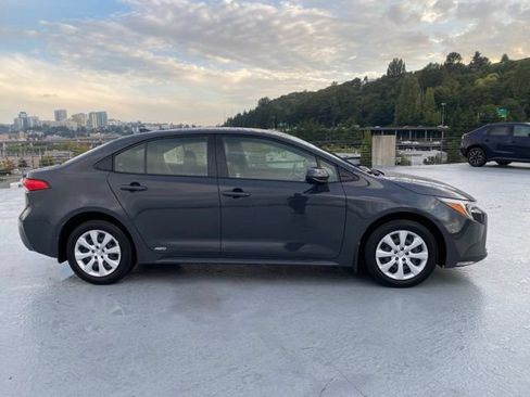 Certified 2023 Toyota Corolla LE AWD/4WD image 3