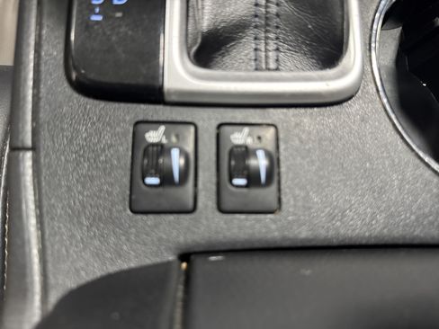 Used 2019 Toyota Highlander XLE AWD/4WD image 25
