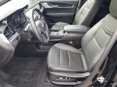 Used 2025 Cadillac XT5 Premium Luxury image 5