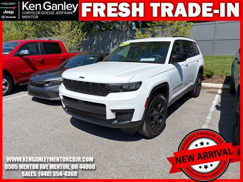 Used 2024 Jeep Grand Cherokee L Laredo AWD/4WD image 3