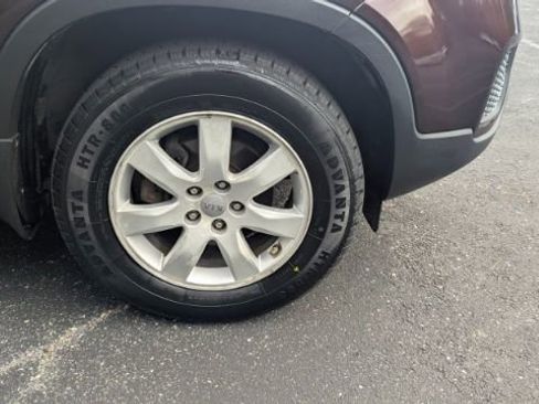 Used 2013 Kia Sorento LX image 11