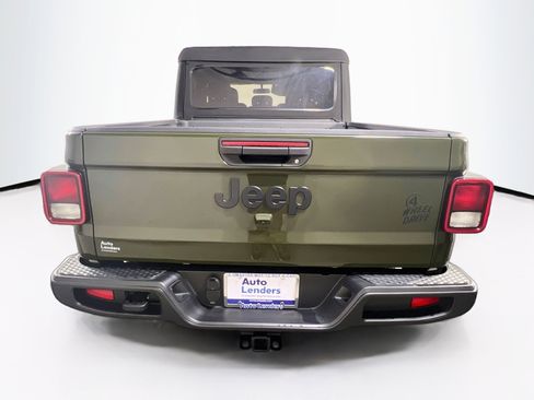 Used 2023 Jeep Gladiator Willys AWD/4WD image 6