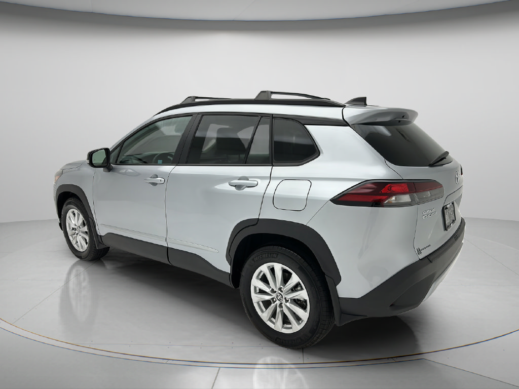 Used 2026 Toyota Corolla Cross LE AWD/4WD image 4