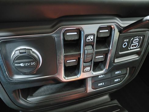 Used 2023 Jeep Wrangler Sahara w/ Cold Weather Group image 39