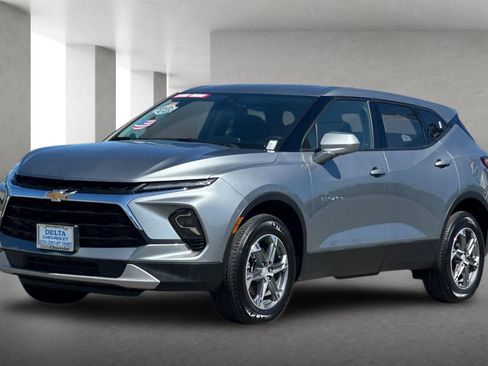Used 2025 Chevrolet Blazer LT FWD image 8
