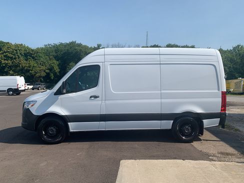 Used 2025 Mercedes-Benz Sprinter 2500 image 6