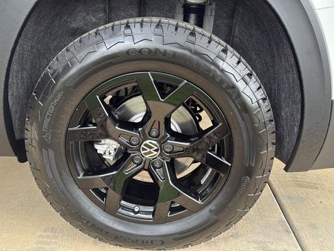 New 2025 Volkswagen Atlas Peak Edition SE image 18