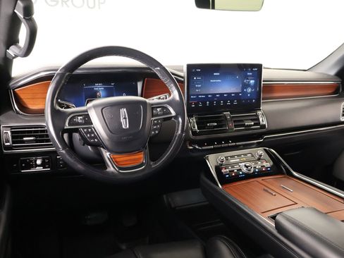 Certified 2023 Lincoln Navigator Reserve AWD/4WD image 2