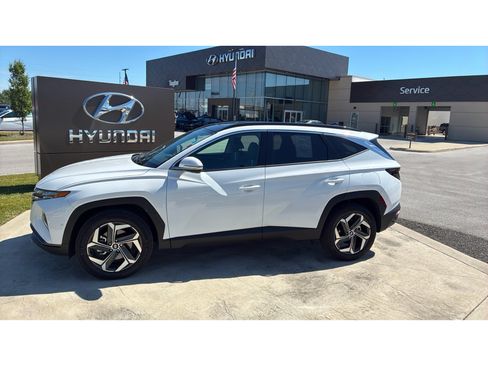 Certified 2024 Hyundai Tucson Limited AWD/4WD image 2