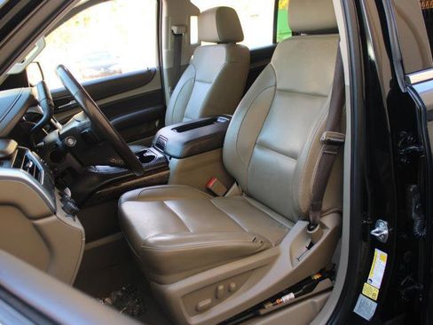 Used 2020 Chevrolet Suburban LT AWD/4WD image 10