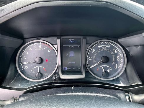 Used 2019 Toyota Tacoma TRD Sport AWD/4WD image 25