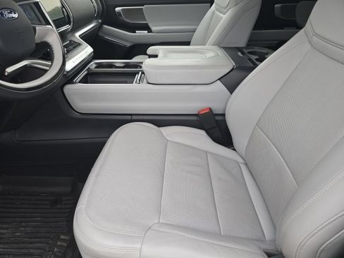 Certified 2025 Ford Expedition Platinum w/ Driver's Package AWD/4WD image 9