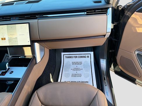 New 2025 Land Rover Range Rover SE image 17