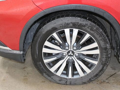 Used 2019 Mitsubishi Outlander SE image 34