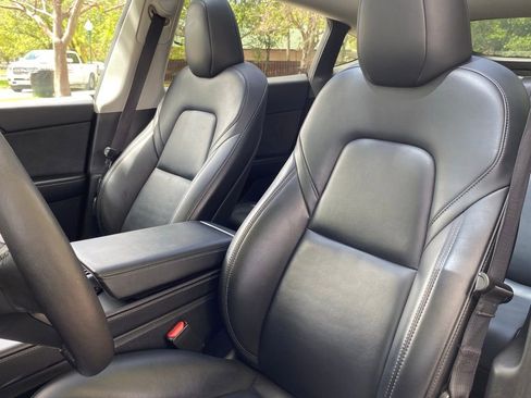 Used 2025 Tesla Model Y Long Range RWD image 34
