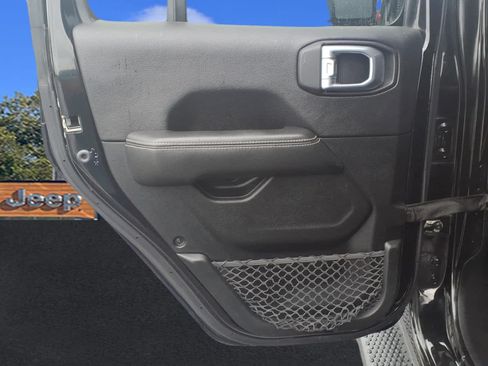 Used 2020 Jeep Wrangler Unlimited Sahara AWD/4WD image 28
