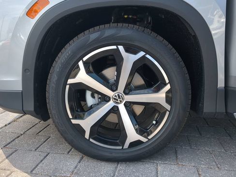 New 2026 Volkswagen Tiguan SE FWD image 33