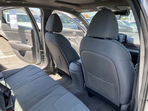 Used 2022 Hyundai Elantra SEL w/ Convenience + Premium Package FWD image 18