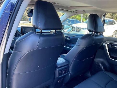 Used 2021 Toyota RAV4 XLE Premium image 22