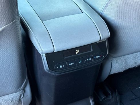 Used 2023 Toyota Highlander LE image 14