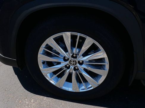 Certified 2025 Toyota Grand Highlander AWD image 8