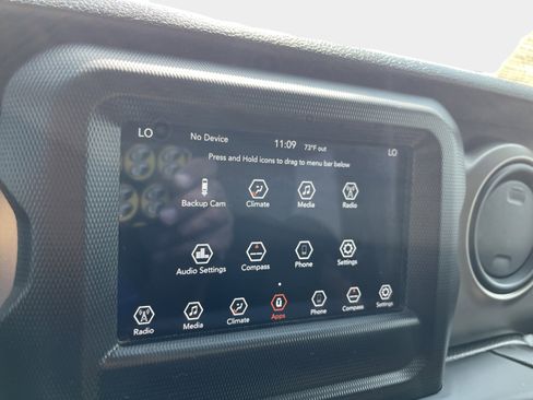 Used 2018 Jeep Wrangler Sport S image 19