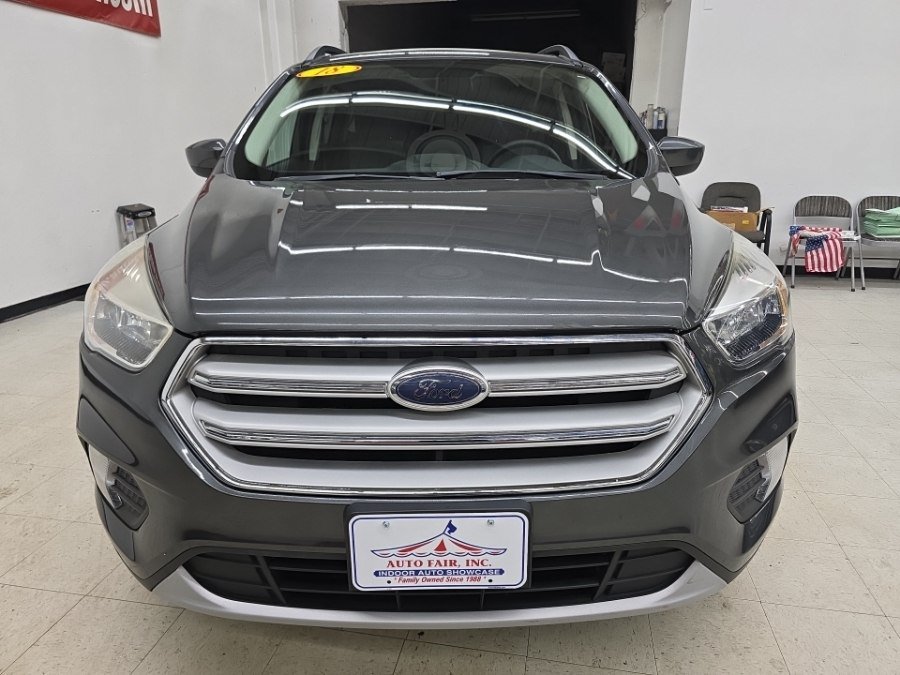 Used 2018 Ford Escape SE w/ SE Sync 3 Package AWD/4WD image 2