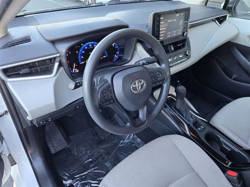 Used 2022 Toyota Corolla LE image 19