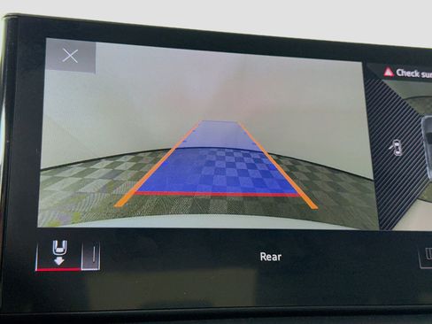 Used 2021 Audi Q5 e Premium Plus w/ Premium Plus Package image 19