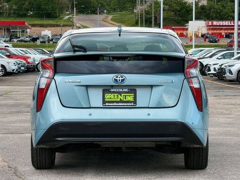 Used 2018 Toyota Prius Two w/ Prius Two Safety Plus Package FWD image 4