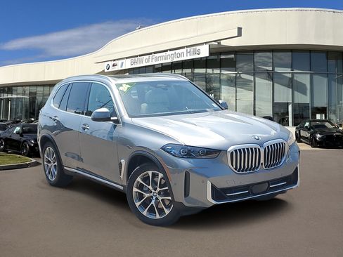 Certified 2024 BMW X5 xDrive40i w/ Premium Package AWD/4WD image 3
