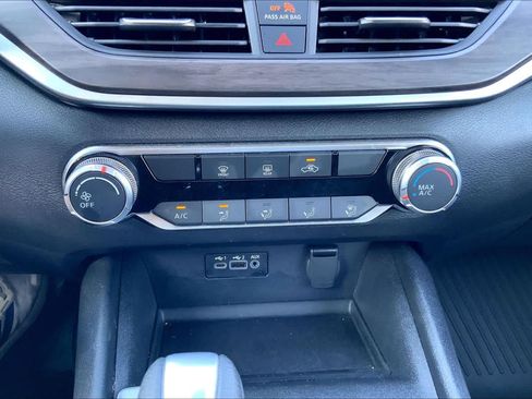 Used 2025 Nissan Altima 2.5 SV FWD image 34