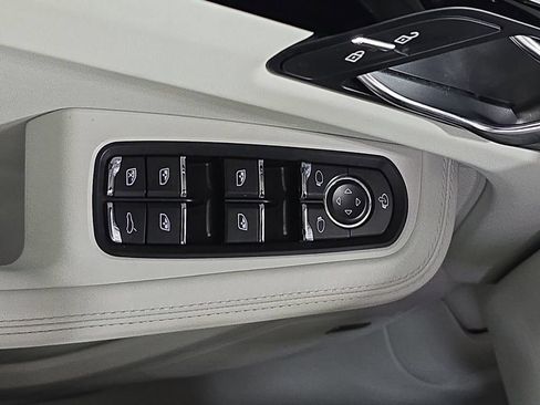 Certified 2023 Porsche Macan S AWD/4WD image 21