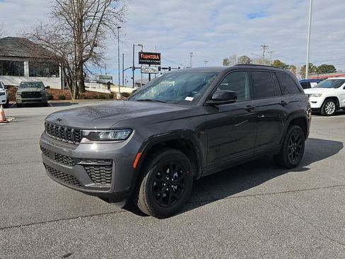 New 2026 Jeep Grand Cherokee Altitude RWD image 3