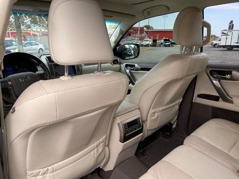 Used 2019 Lexus GX 460 image 29