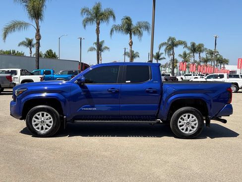Certified 2025 Toyota Tacoma SR5 AWD/4WD image 40