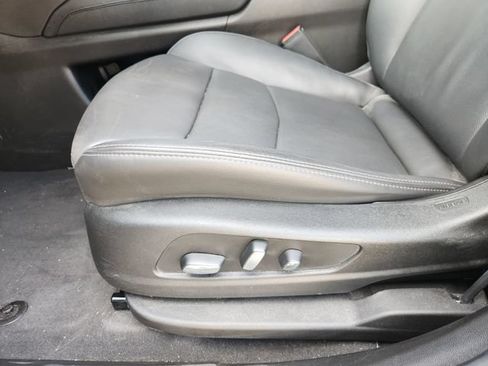 Used 2025 Cadillac XT6 Premium Luxury w/ Technology Package FWD image 23