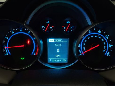 Used 2014 Chevrolet Cruze LS FWD image 23
