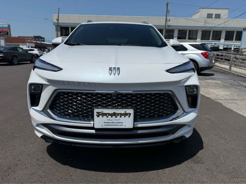 Used 2025 Buick Encore GX Avenir w/ Avenir Technology Package AWD/4WD image 4