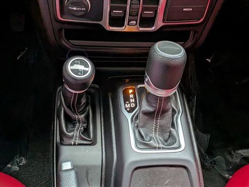 Used 2020 Jeep Gladiator Overland AWD/4WD image 13