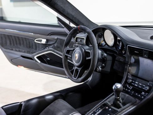 Used 2018 Porsche 911 GT3 image 32