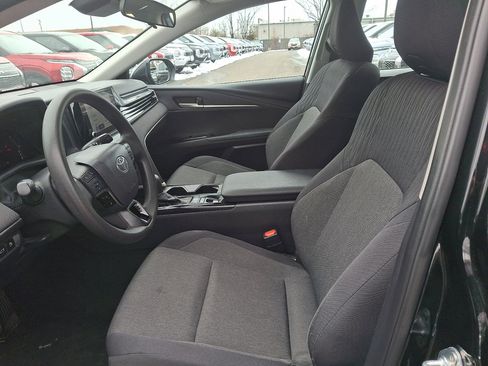 Used 2025 Toyota Camry LE image 23